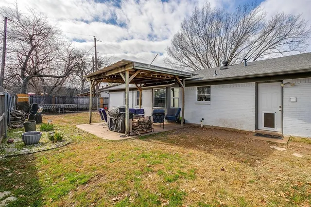 $279,900 | 301 Lena Lane, Burleson, TX 76028