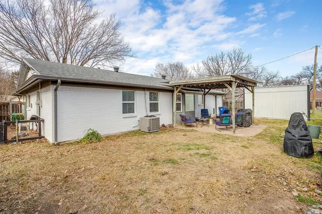 $279,900 | 301 Lena Lane, Burleson, TX 76028