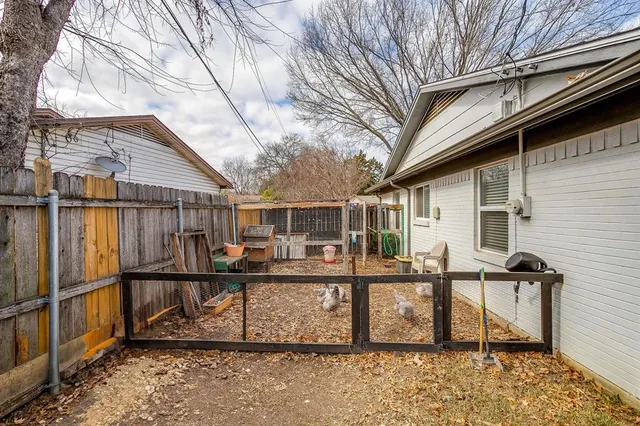 $279,900 | 301 Lena Lane, Burleson, TX 76028