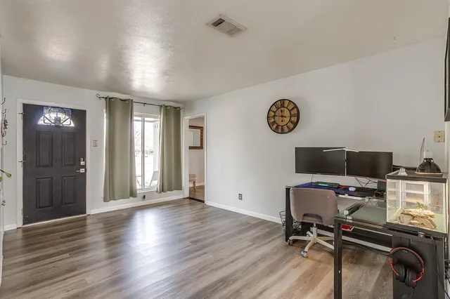 $279,900 | 301 Lena Lane, Burleson, TX 76028