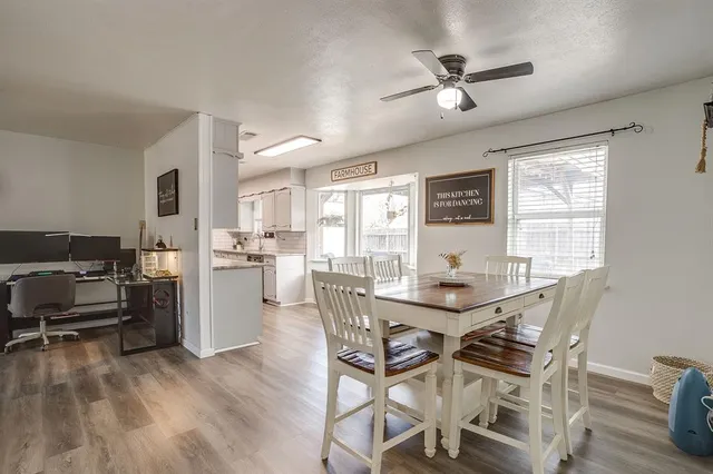 $279,900 | 301 Lena Lane, Burleson, TX 76028