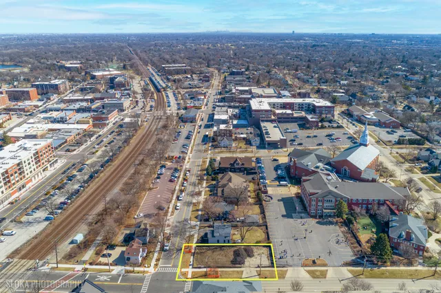 $365,000 | 451 Duane Street, Glen Ellyn, IL 60137