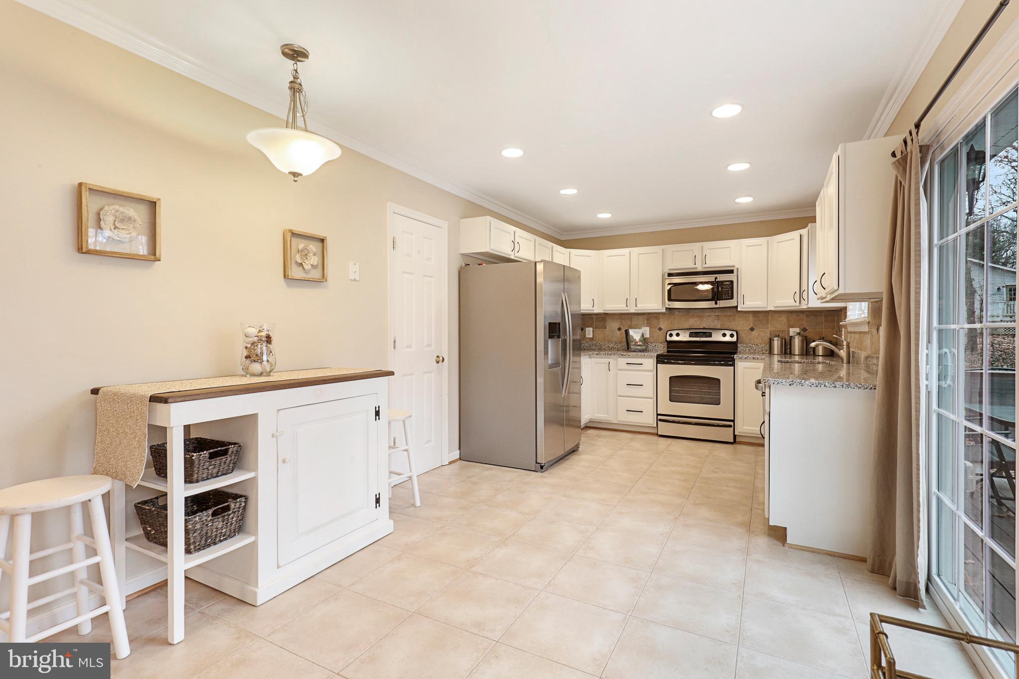 7388 Kennedy Road Nokesville, VA 20181 - Photo 8 of 41 dinning/kitchen