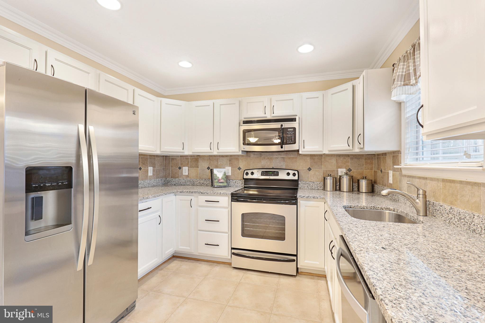 7388 Kennedy Road Nokesville, VA 20181 - Photo 9 of 41 kitchen w/ newer SS appliances