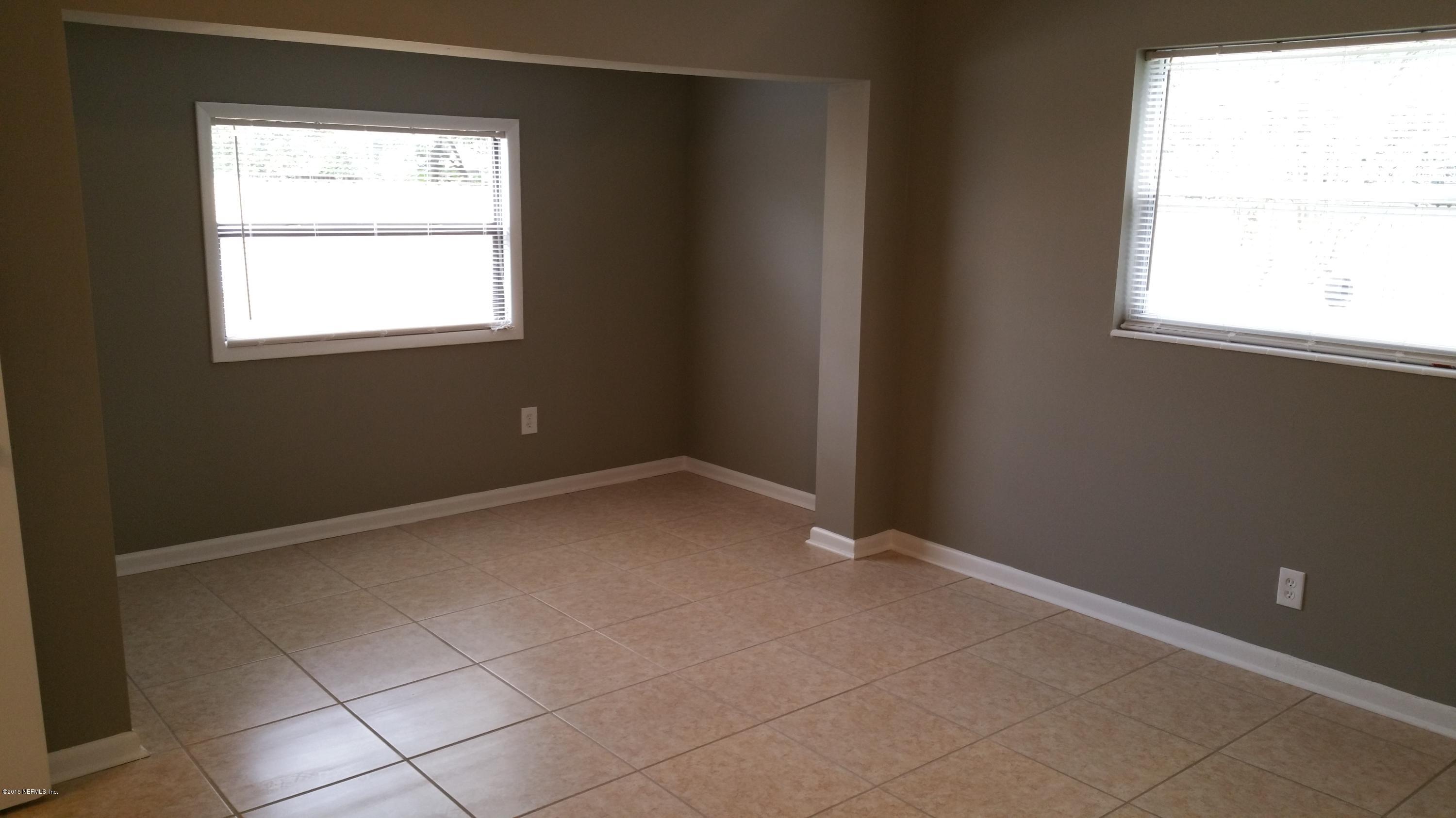 3143 Sandhurst Road East Jacksonville, FL 32277 - Photo 12 of 27 20151026_132025