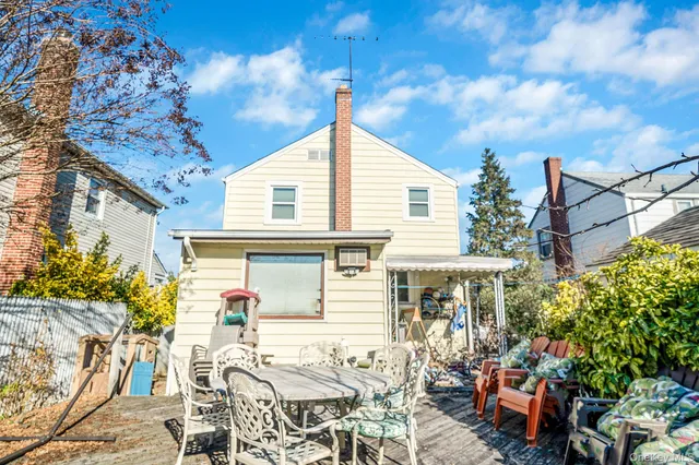 $625,000 | 64 East Chester Street, Valley Stream, NY 11580