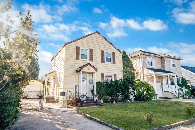 $625,000 | 64 East Chester Street, Valley Stream, NY 11580