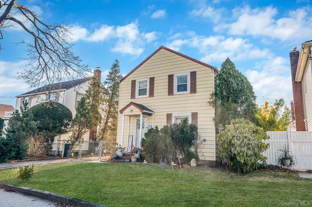 $625,000 | 64 East Chester Street, Valley Stream, NY 11580