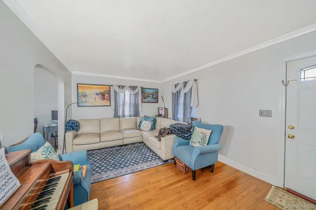 $625,000 | 64 East Chester Street, Valley Stream, NY 11580