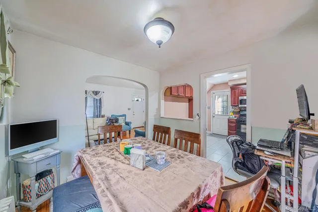 $625,000 | 64 East Chester Street, Valley Stream, NY 11580