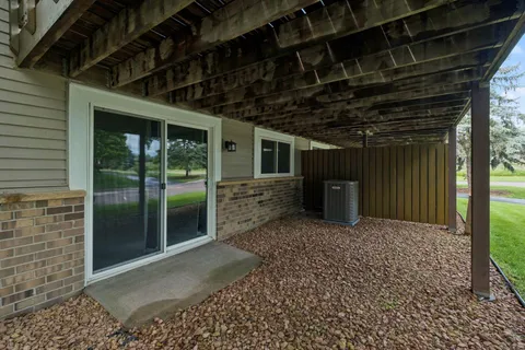 $262,000 | 9651 Ensign Circle, Bloomington, MN 55438