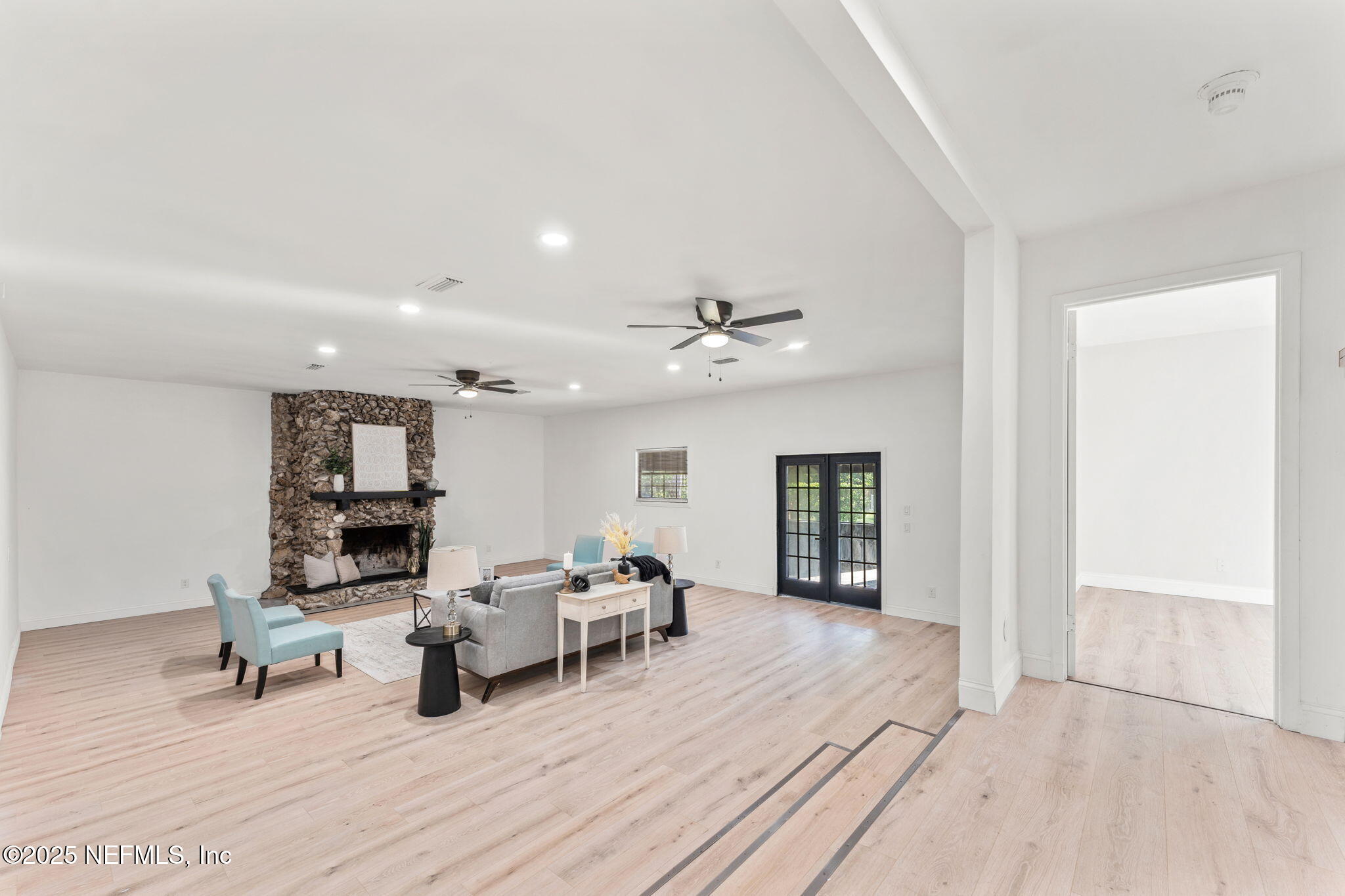 6211 Firestone Road Jacksonville, FL 32244 - Photo 14 of 41 a living room with furniture