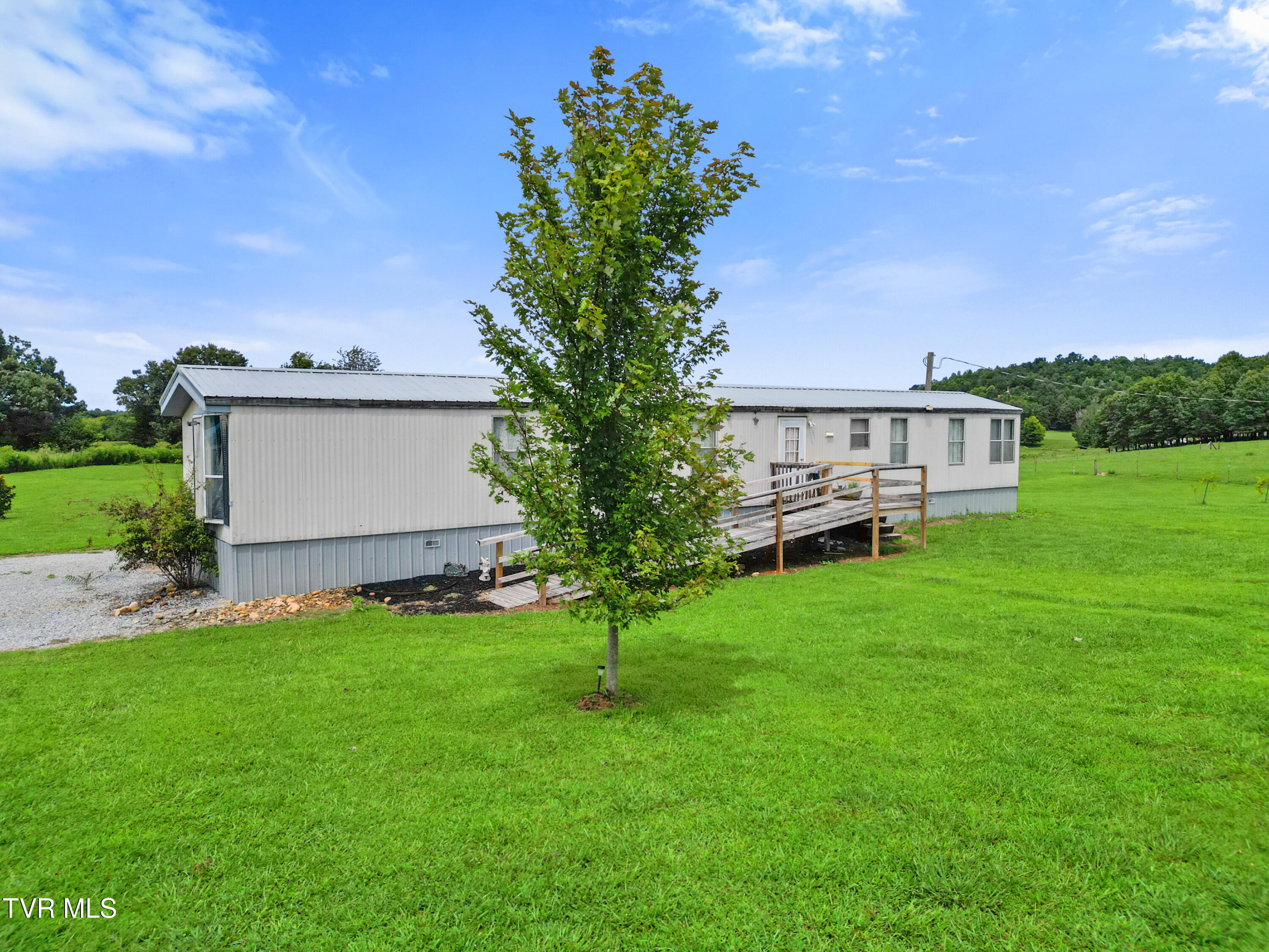 335 Rambo Road Greeneville, TN 37743 - Photo 4 of 27 Single Wide Home