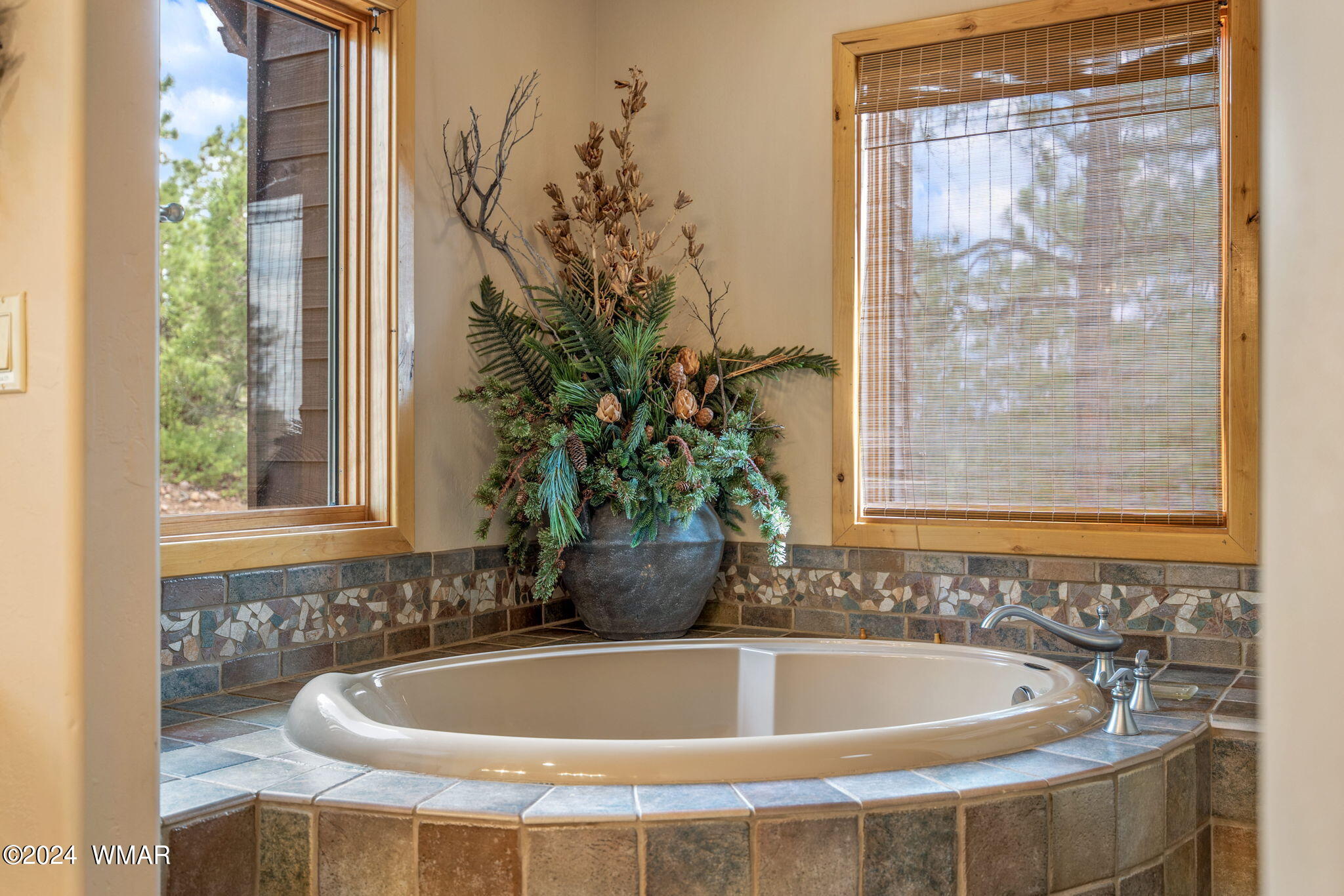 3361 West Falling Leaf Road Show Low, AZ 85901 - Photo 15 of 49 Soaker tub with views of the Hilltop.