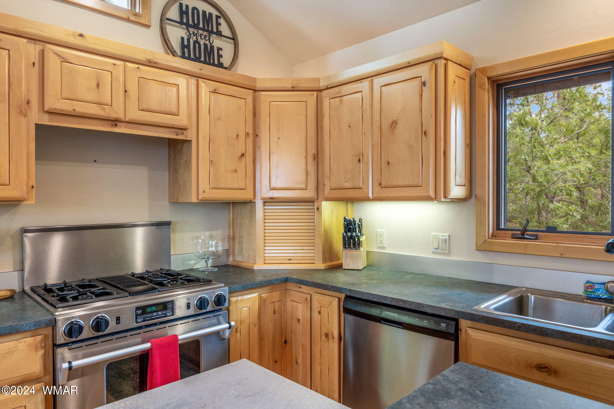 3361 West Falling Leaf Road Show Low, AZ 85901 - Photo 8 of 49 Beautiful cabinetry and with stainless steel appliances.