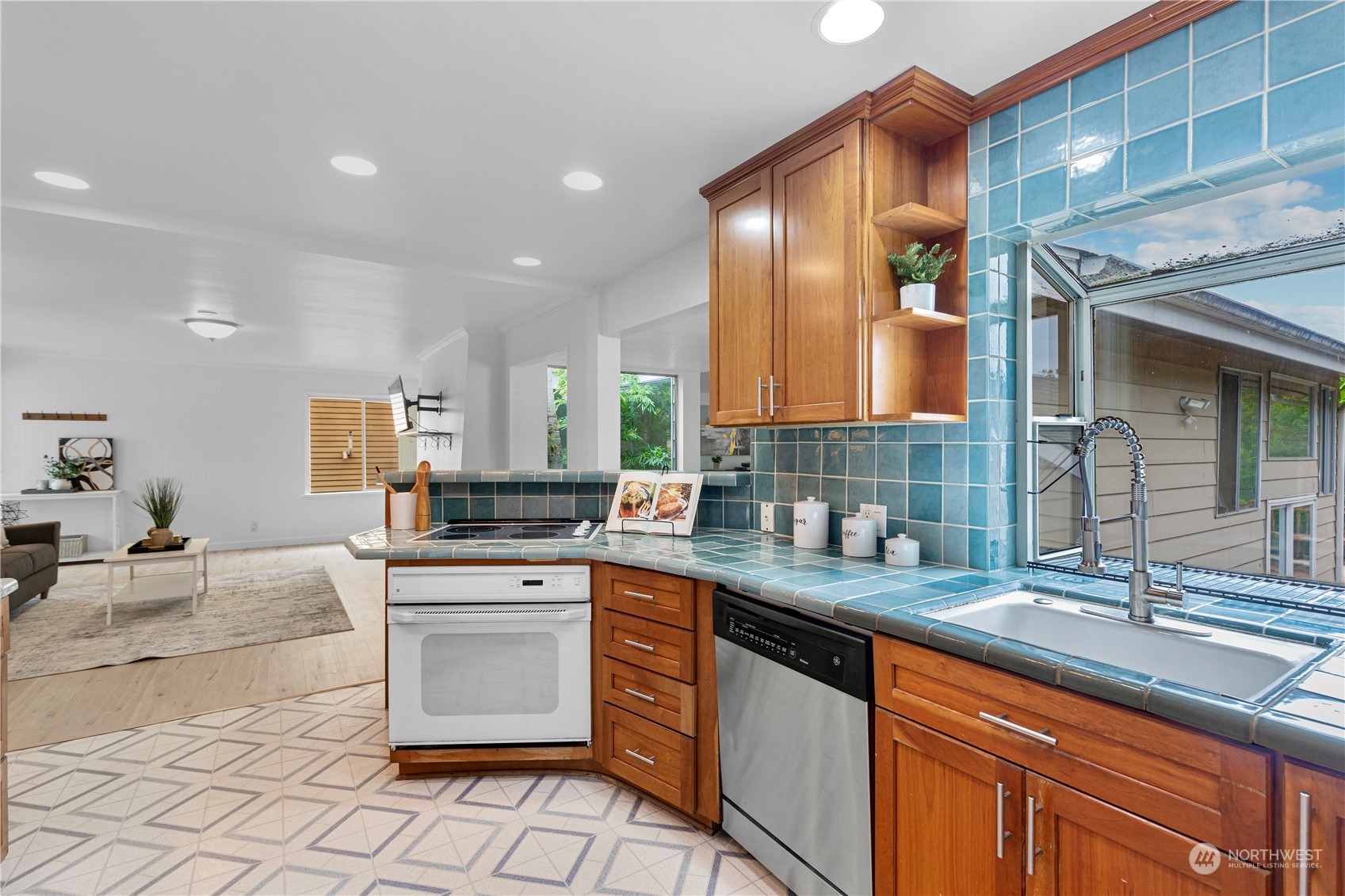 6675 Southwest Beveridge Place Seattle, WA 98136 - Photo 12 of 31 Gallery Image 12