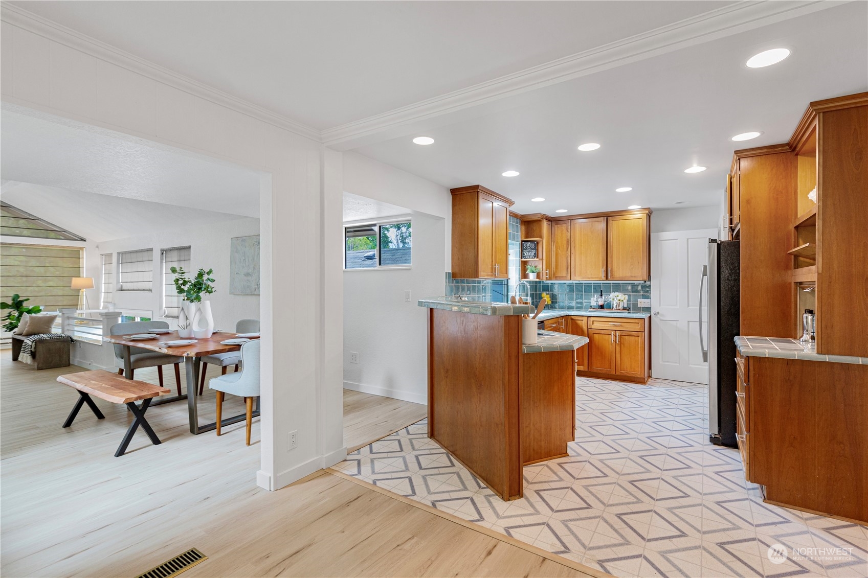 6675 Southwest Beveridge Place Seattle, WA 98136 - Photo 13 of 31 Gallery Image 13