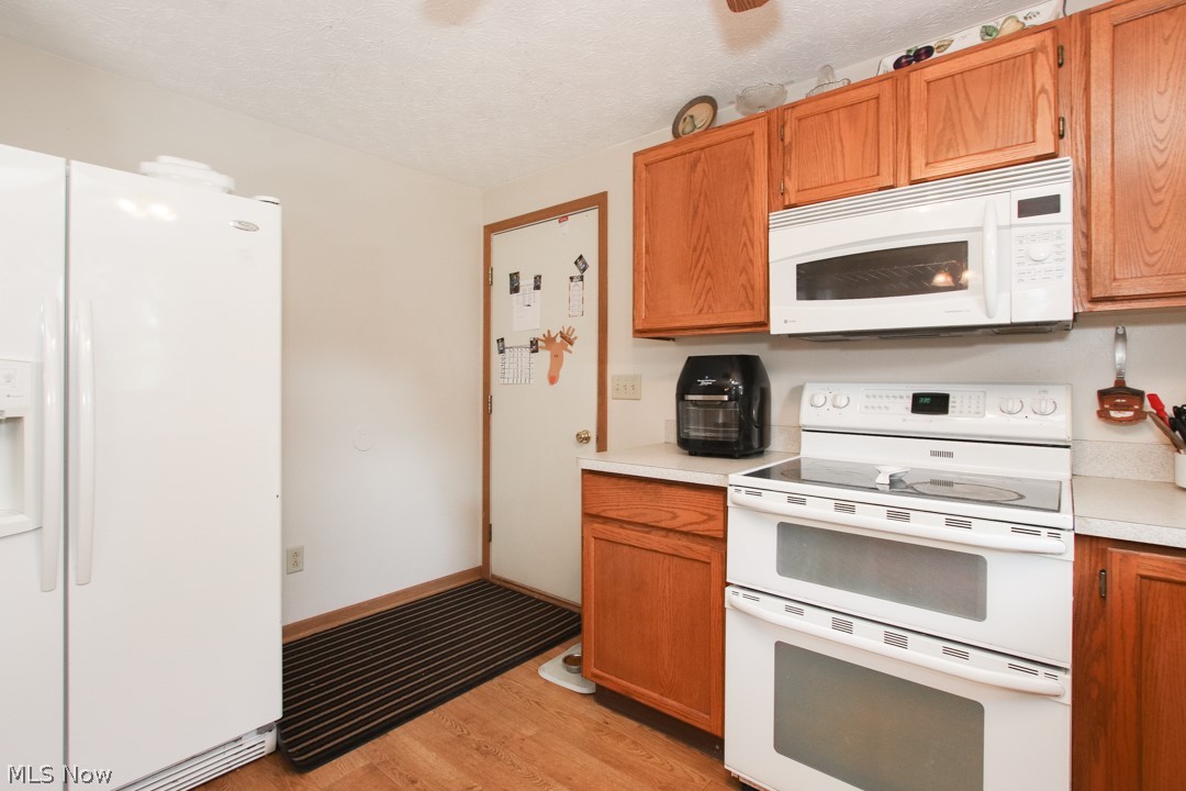 40015 Parsons Road Lagrange, OH 44050 - Photo 11 of 35 Double oven Range with a Convection Microwave