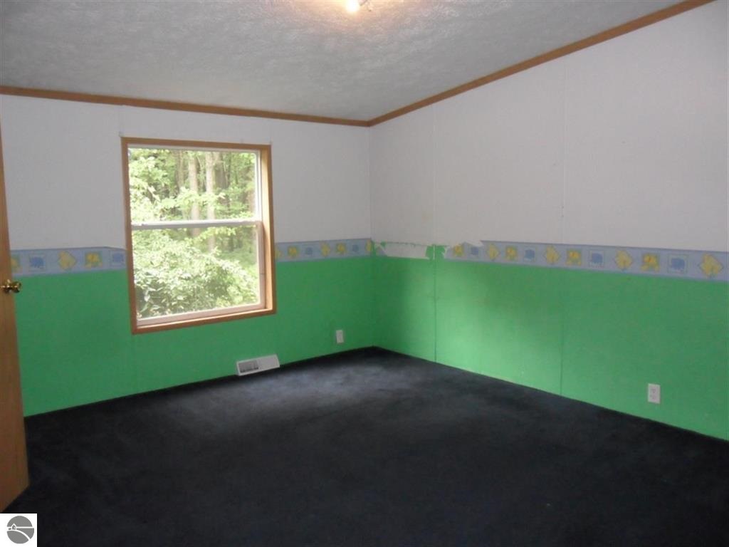 11530 30 3/4 Road Cadillac, MI 49601 - Photo 9 of 12 1793165-8.JPG