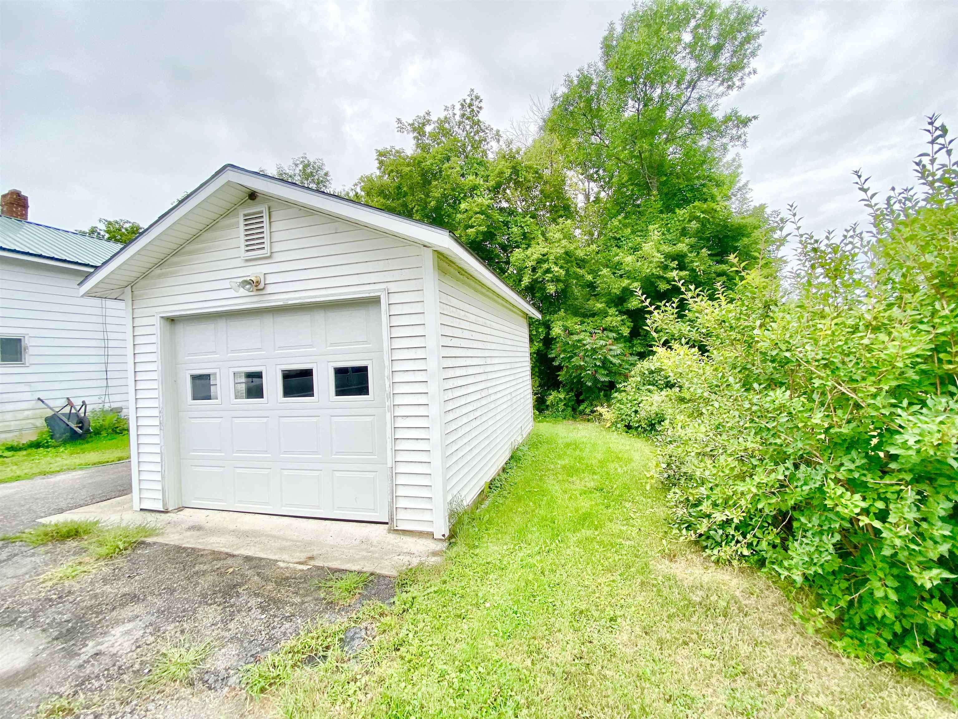 79 Brigham Road St. Albans Town, VT 05478 - Photo 2 of 40