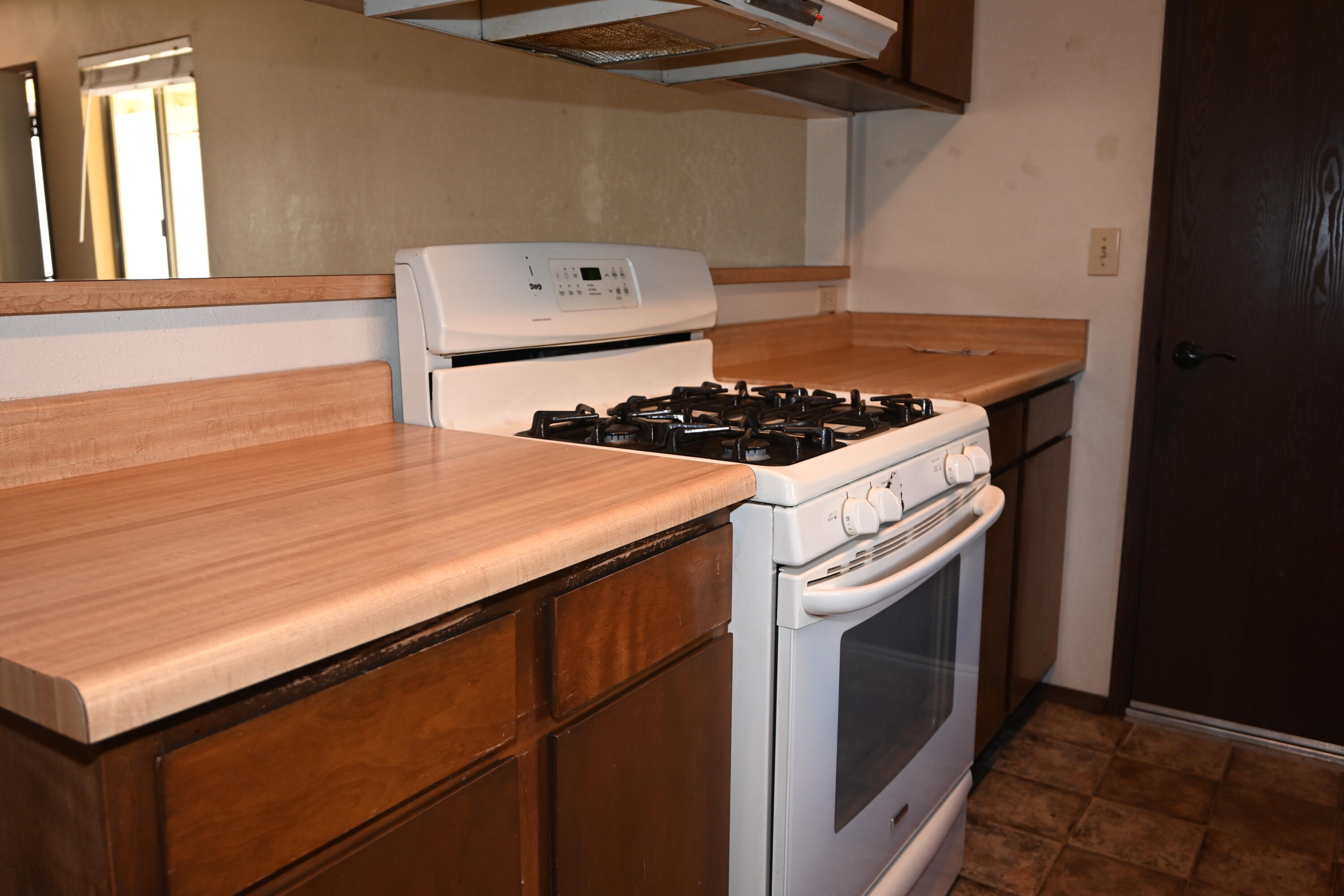 20666 Roff Way Burney, CA 96013 - Photo 9 of 22 2026-04-01 17.06.26