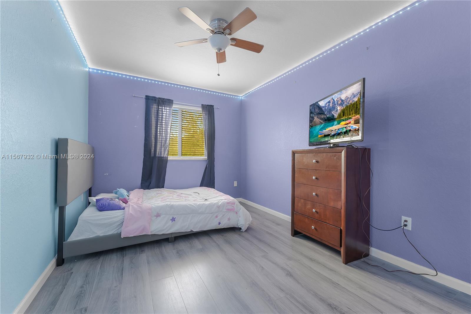 657 Southeast 30th Terrace Homestead, FL 33033 - Photo 18 of 53 a bedroom with a bed and a dresser
