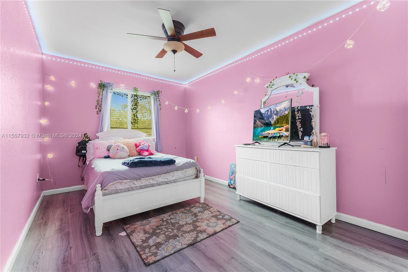 657 Southeast 30th Terrace Homestead, FL 33033 - Photo 19 of 53 a bedroom with a bed and a dresser