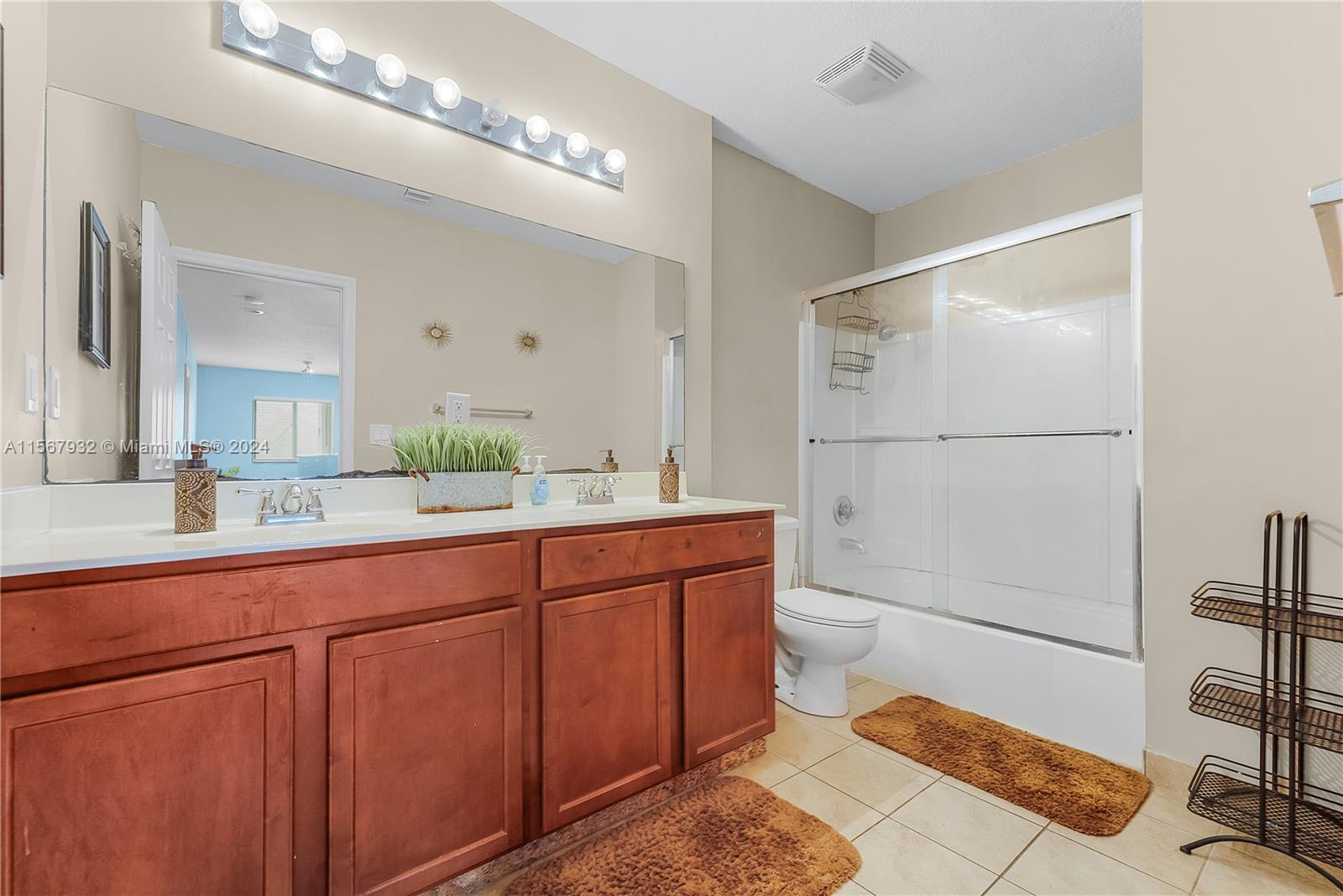 657 Southeast 30th Terrace Homestead, FL 33033 - Photo 20 of 53 a spacious bathroom with a shower sink and mirror