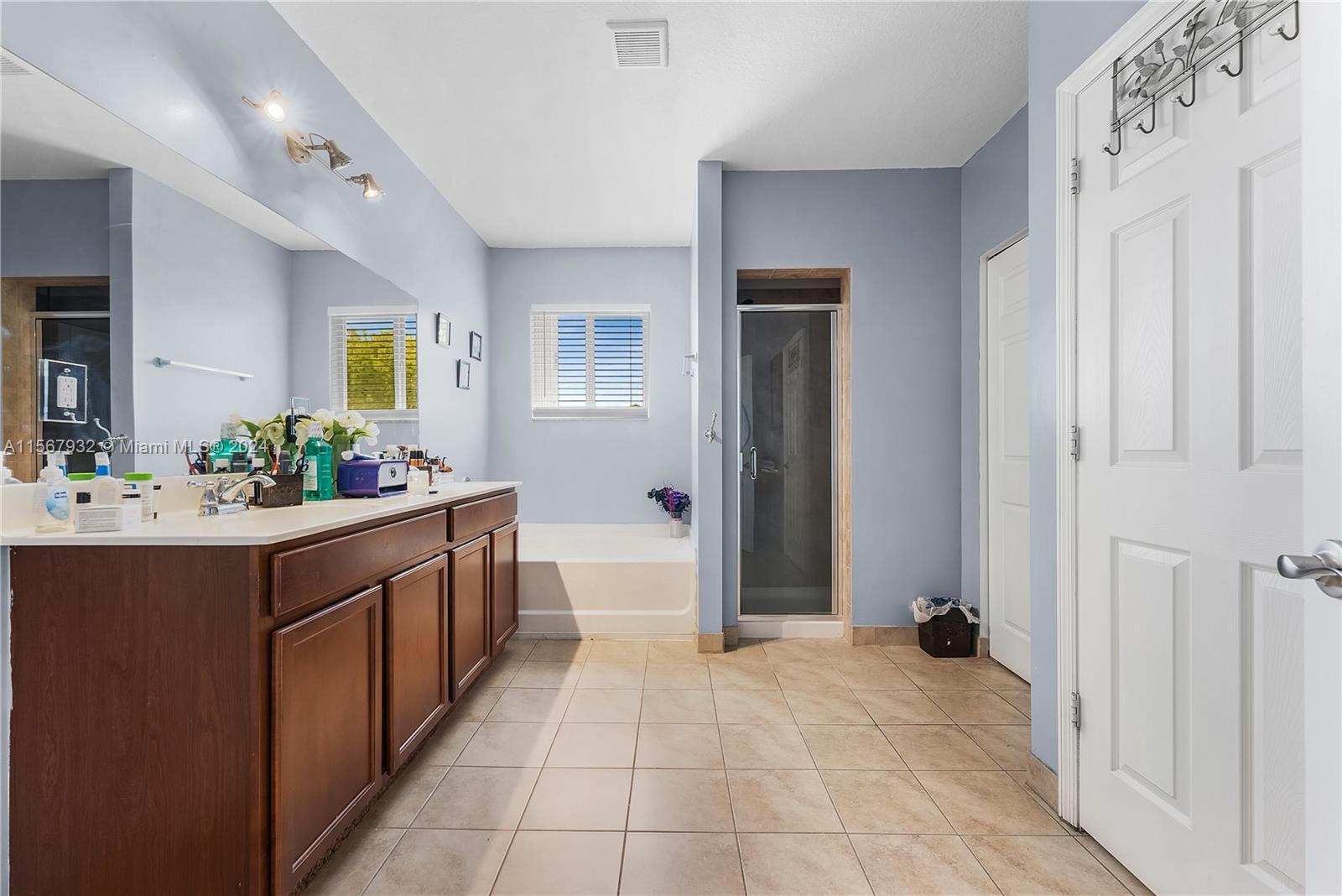 657 Southeast 30th Terrace Homestead, FL 33033 - Photo 23 of 53 a view of a kitchen from the hallway