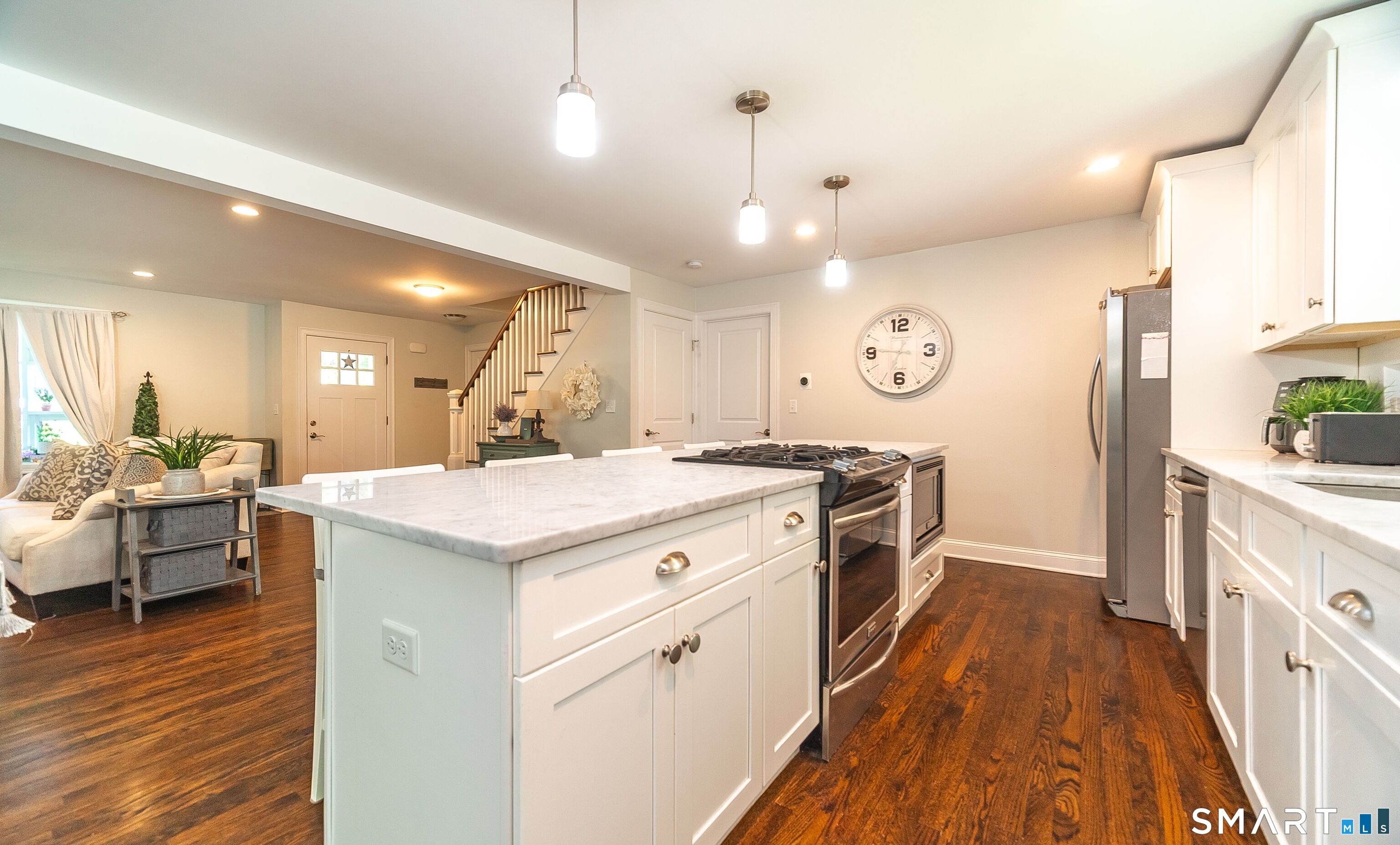 1364 Ridge Road North Haven, CT 06473 - Photo 2 of 40