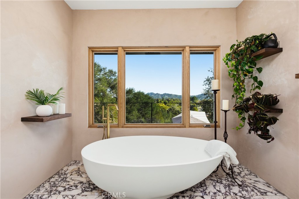 976 Ranch House Road Westlake Village, CA 91361 - Photo 13 of 42 Grand shower and soaking tub