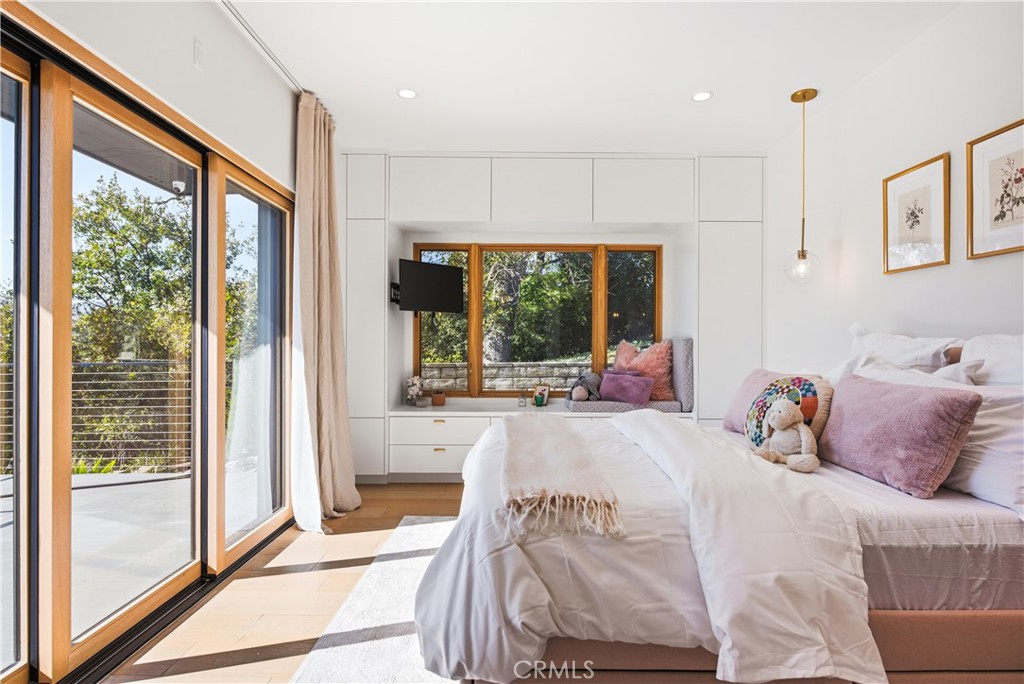 976 Ranch House Road Westlake Village, CA 91361 - Photo 16 of 42 West Wing ensuite bedroom