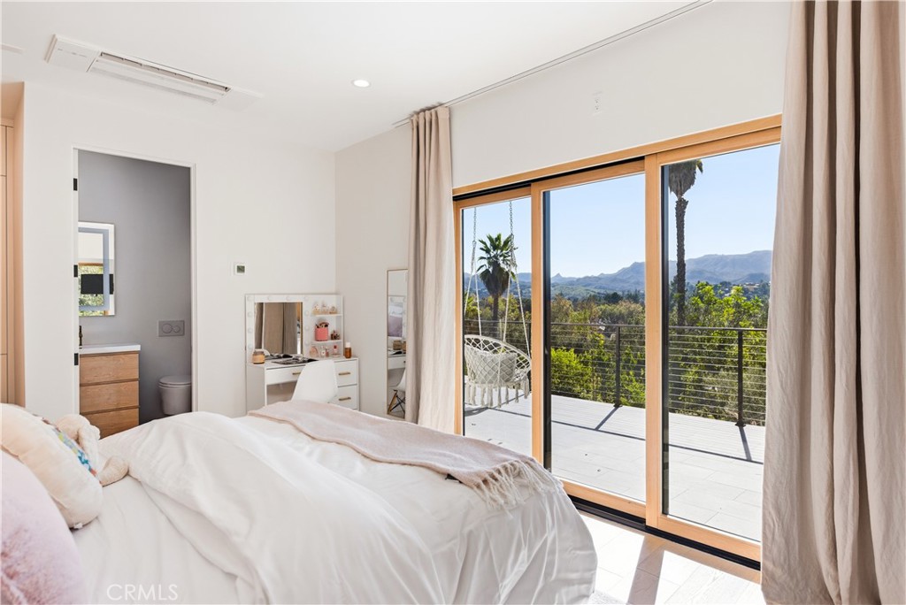 976 Ranch House Road Westlake Village, CA 91361 - Photo 17 of 42 West Wing ensuite bedroom
