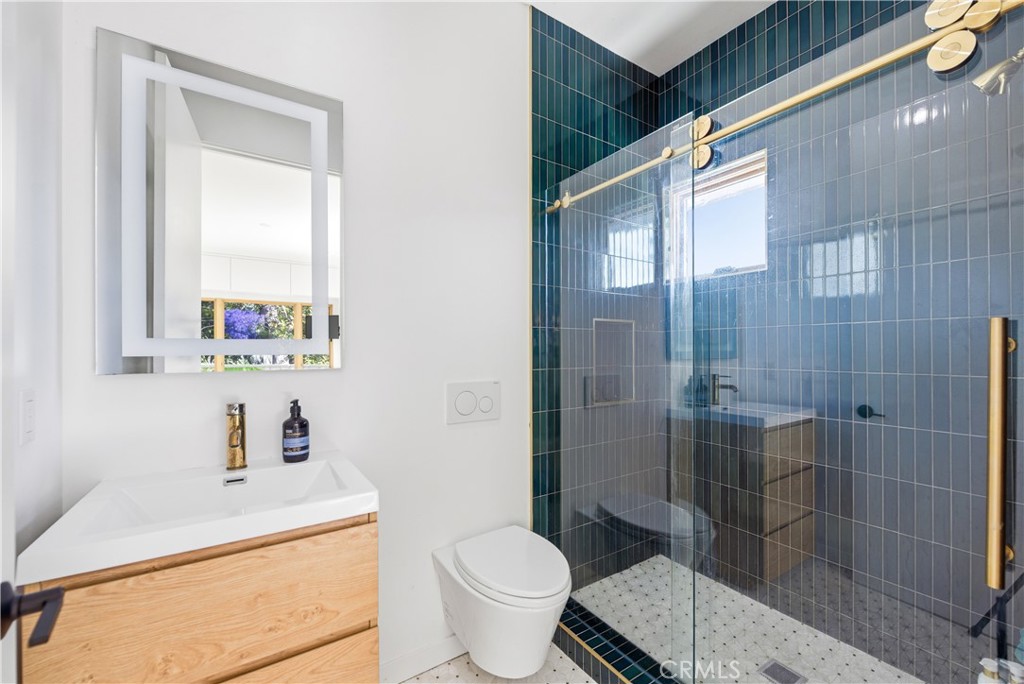 976 Ranch House Road Westlake Village, CA 91361 - Photo 18 of 42 Ensuite bath