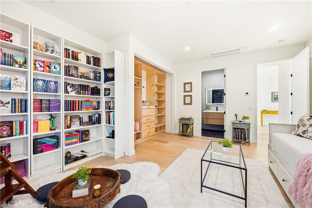 976 Ranch House Road Westlake Village, CA 91361 - Photo 19 of 42 Additional ensuite West Wing bedroom