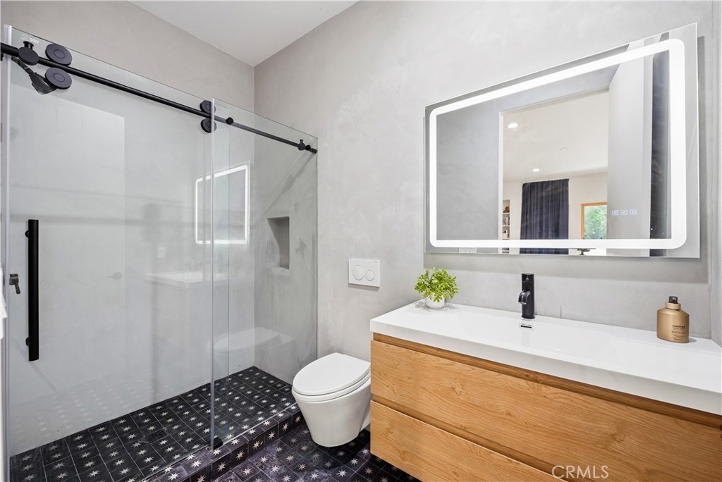 976 Ranch House Road Westlake Village, CA 91361 - Photo 21 of 42 Ensuite bath