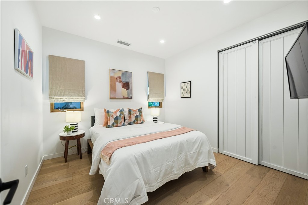 976 Ranch House Road Westlake Village, CA 91361 - Photo 22 of 42 Secondary bedroom