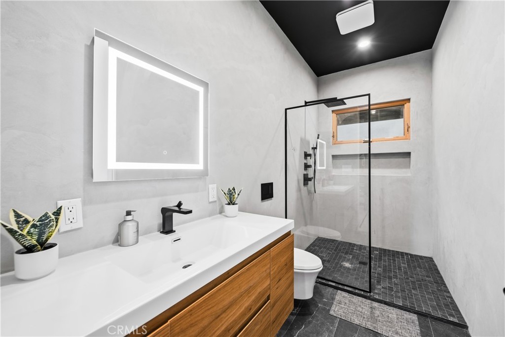 976 Ranch House Road Westlake Village, CA 91361 - Photo 23 of 42 Secondary bathroom