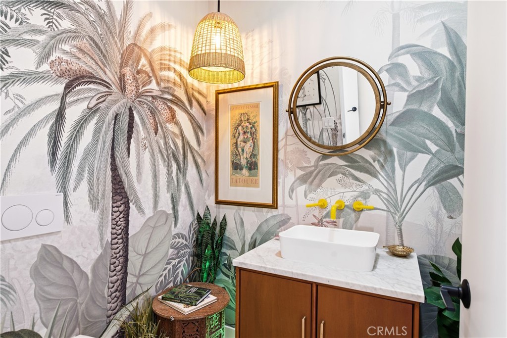 976 Ranch House Road Westlake Village, CA 91361 - Photo 24 of 42 Powder room