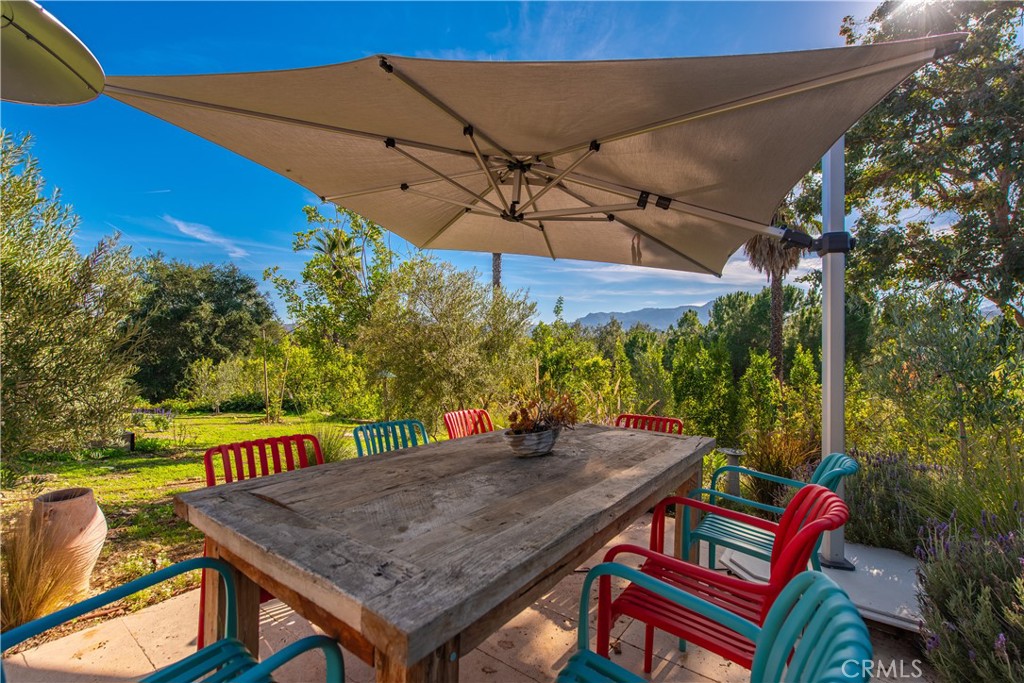 976 Ranch House Road Westlake Village, CA 91361 - Photo 30 of 42 Dining al fresco
