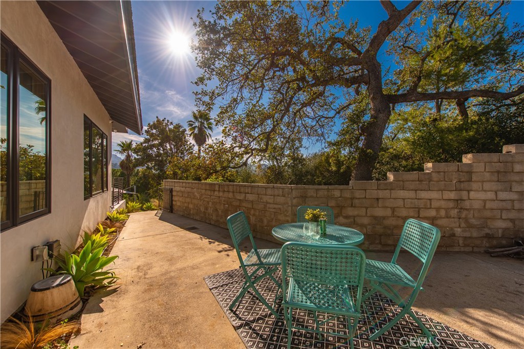 976 Ranch House Road Westlake Village, CA 91361 - Photo 40 of 42 Seating area outside West Wing bedroom