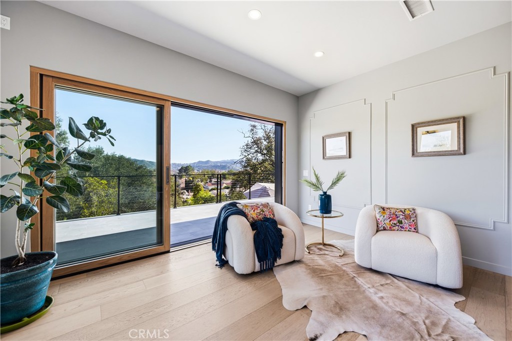 976 Ranch House Road Westlake Village, CA 91361 - Photo 10 of 42 Primary Suite Sitting area
