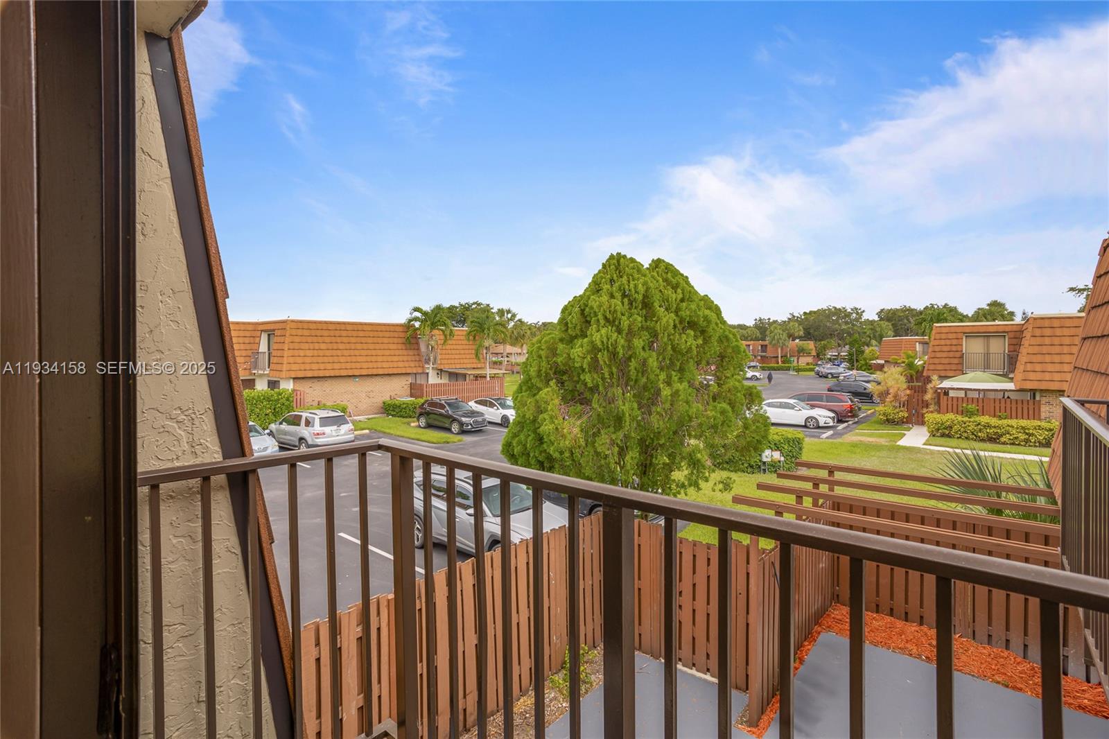 1170 Southwest 118th Terrace Davie, FL 33325 - Photo 37 of 45