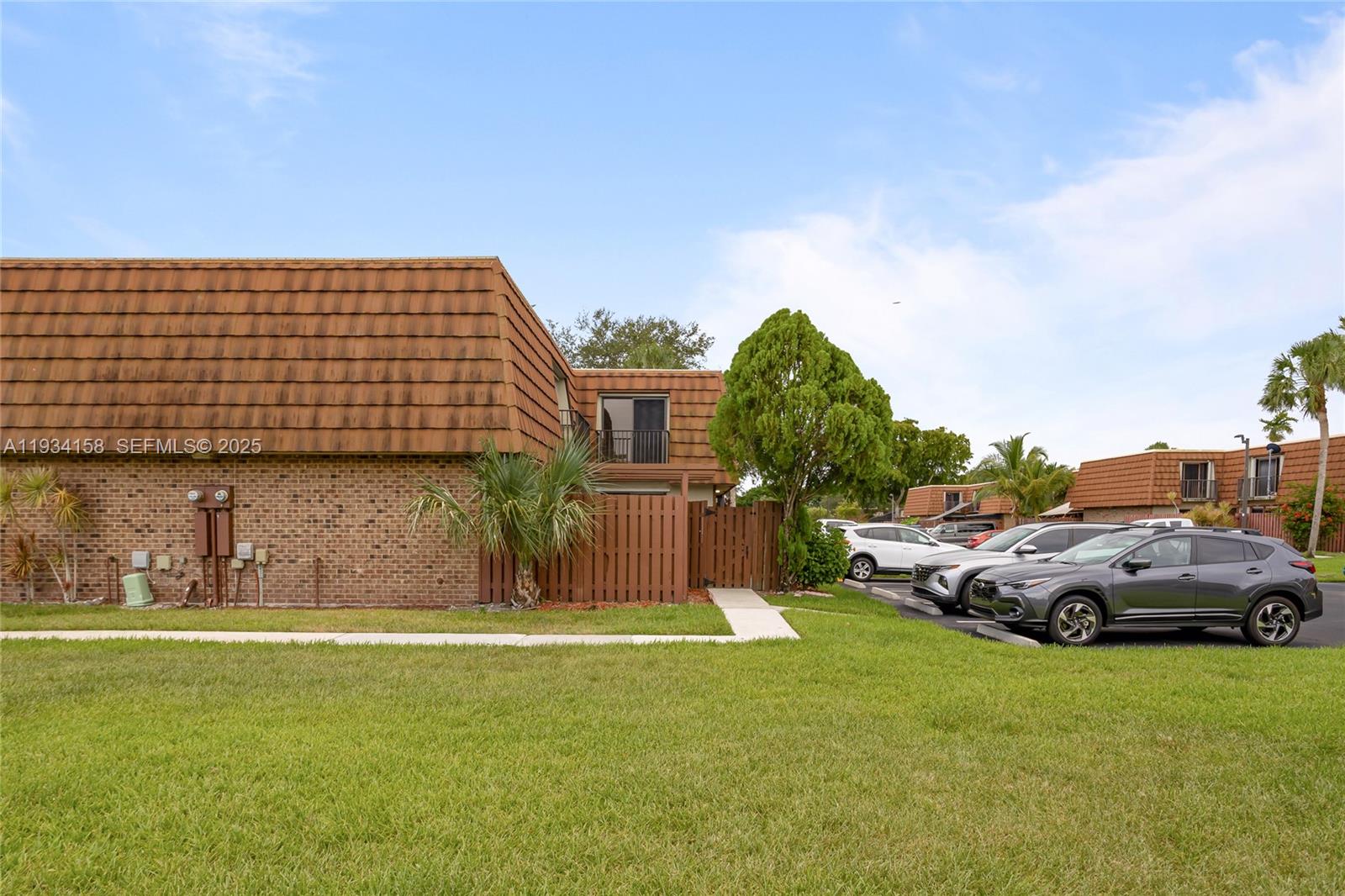 1170 Southwest 118th Terrace Davie, FL 33325 - Photo 4 of 45