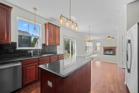 $639,900 | 6065 Irene Drive, Hoffman Estates, IL 60192