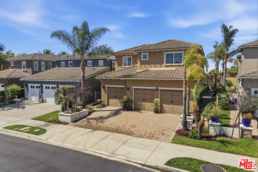 4061 Adriatic Street Oxnard, CA 93035 - Photo 2 of 42