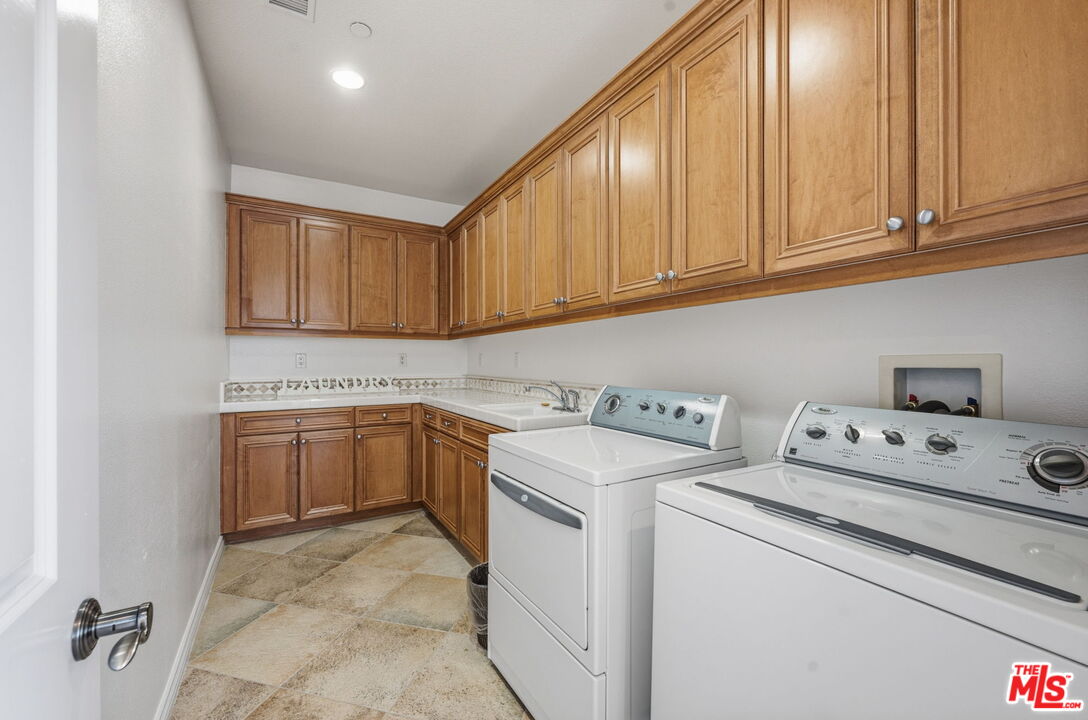4061 Adriatic Street Oxnard, CA 93035 - Photo 29 of 42