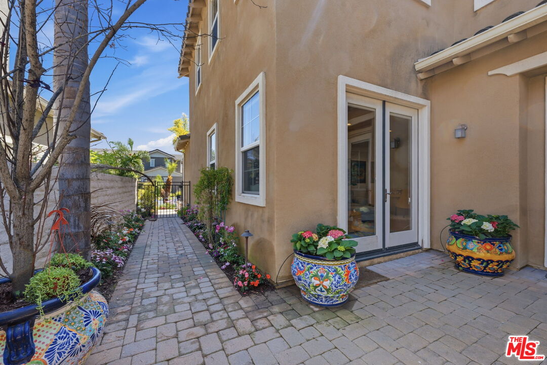 4061 Adriatic Street Oxnard, CA 93035 - Photo 5 of 42