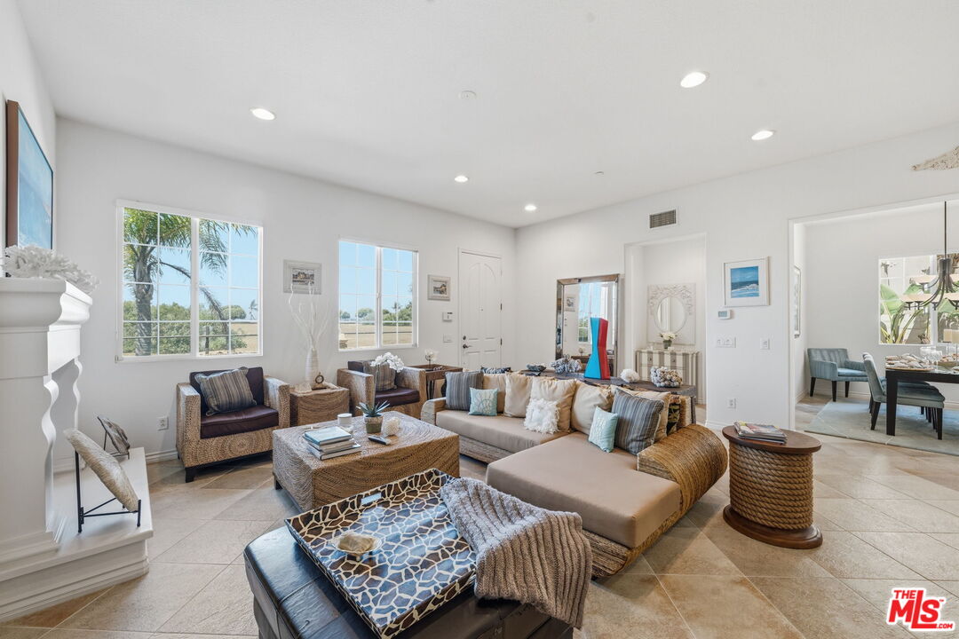4061 Adriatic Street Oxnard, CA 93035 - Photo 8 of 42