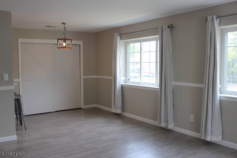 37 Ray Court Bedminster, NJ 07921 - Photo 3 of 8